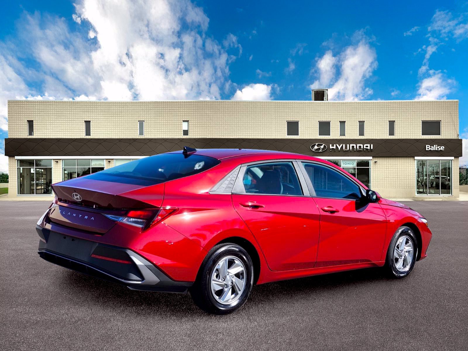Certified 2026 Hyundai Elantra SE FWD image 3
