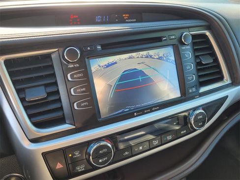 Used 2019 Toyota Highlander XLE image 15