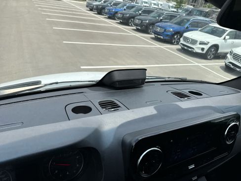 Used 2025 Mercedes-Benz Sprinter 2500 image 20