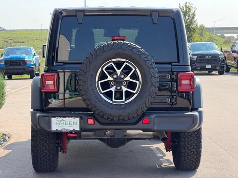Used 2025 Jeep Wrangler Unlimited Rubicon w/ Convenience Group AWD/4WD image 9