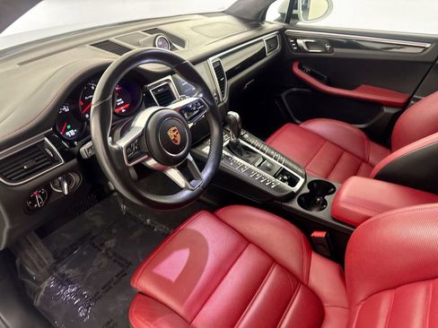 Used 2017 Porsche Macan Turbo AWD/4WD image 9