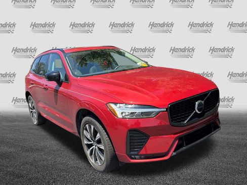 Used 2024 Volvo XC60 B5 Core w/ Protection Package AWD/4WD image 2