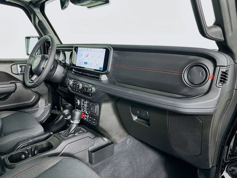 Used 2025 Jeep Wrangler Unlimited Rubicon w/ Convenience Group image 28