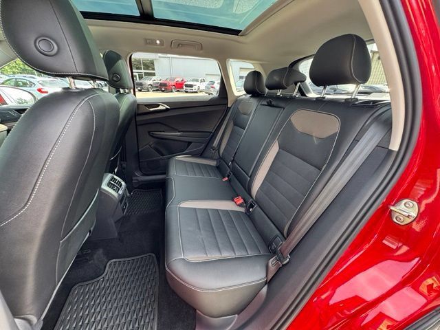 Certified 2022 Volkswagen Taos SEL w/ Panoramic Sunroof Package AWD/4WD image 11