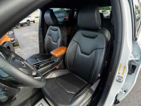 Used 2025 Jeep Compass Limited AWD/4WD image 24