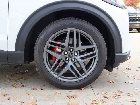 Used 2025 Ford Explorer ST image 43