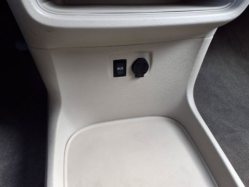 Used 2012 Toyota Sienna FWD image 7