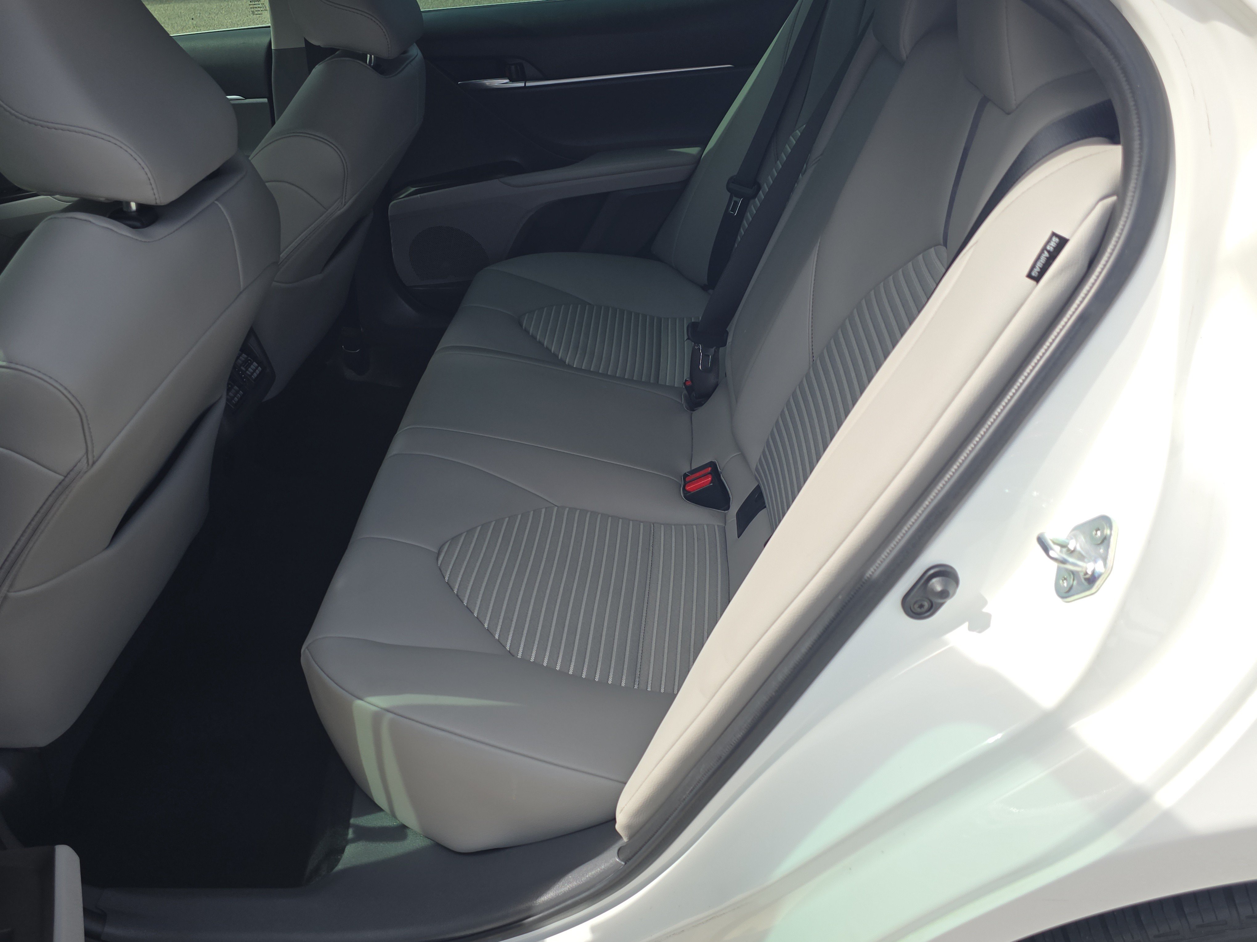 Used 2022 Toyota Camry SE w/ Audio Upgrade Package FWD image 16