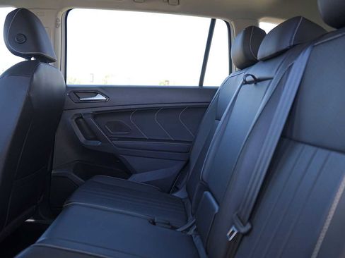 Used 2022 Volkswagen Tiguan SE image 14