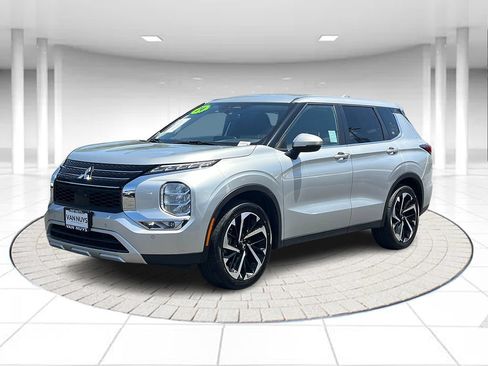 Used 2024 Mitsubishi Outlander SE FWD image 1
