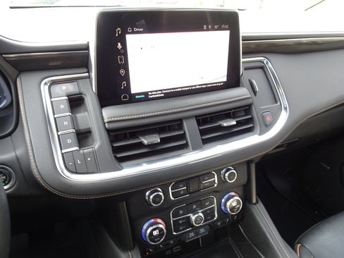 Used 2023 GMC Yukon XL AT4 w/ AT4 Premium Package image 3