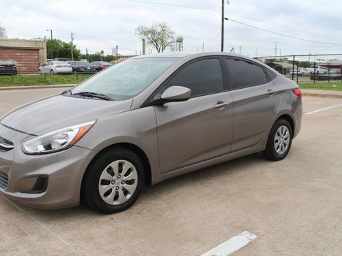 Used 2017 Hyundai Accent SE FWD image 4