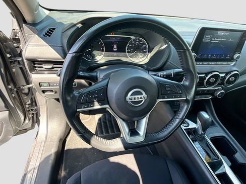Used 2023 Nissan Sentra SV FWD image 16