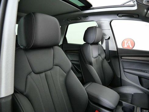 Used 2024 Audi Q5 e Premium Plus w/ Premium Plus Package image 12