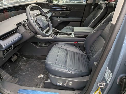 New 2025 Lincoln Nautilus Reserve image 16