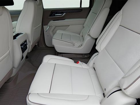 New 2026 GMC Yukon XL Denali w/ Denali Reserve Package image 23