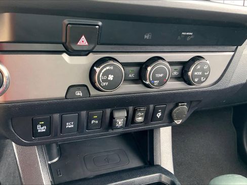 Used 2019 Toyota Tacoma TRD Sport w/ Technology Package RWD image 32