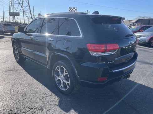 Used 2019 Jeep Grand Cherokee Overland image 3