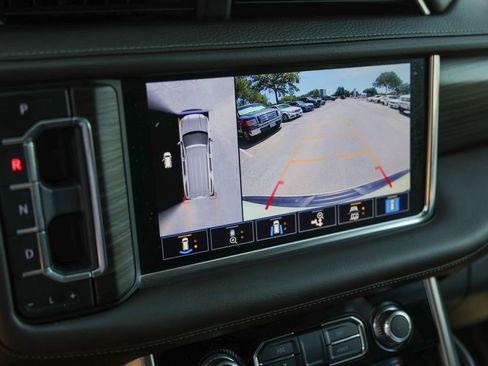 Used 2021 GMC Yukon XL Denali w/ Denali Premium Package AWD/4WD image 17