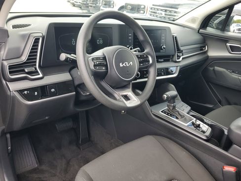 Used 2025 Kia Sportage LX image 9