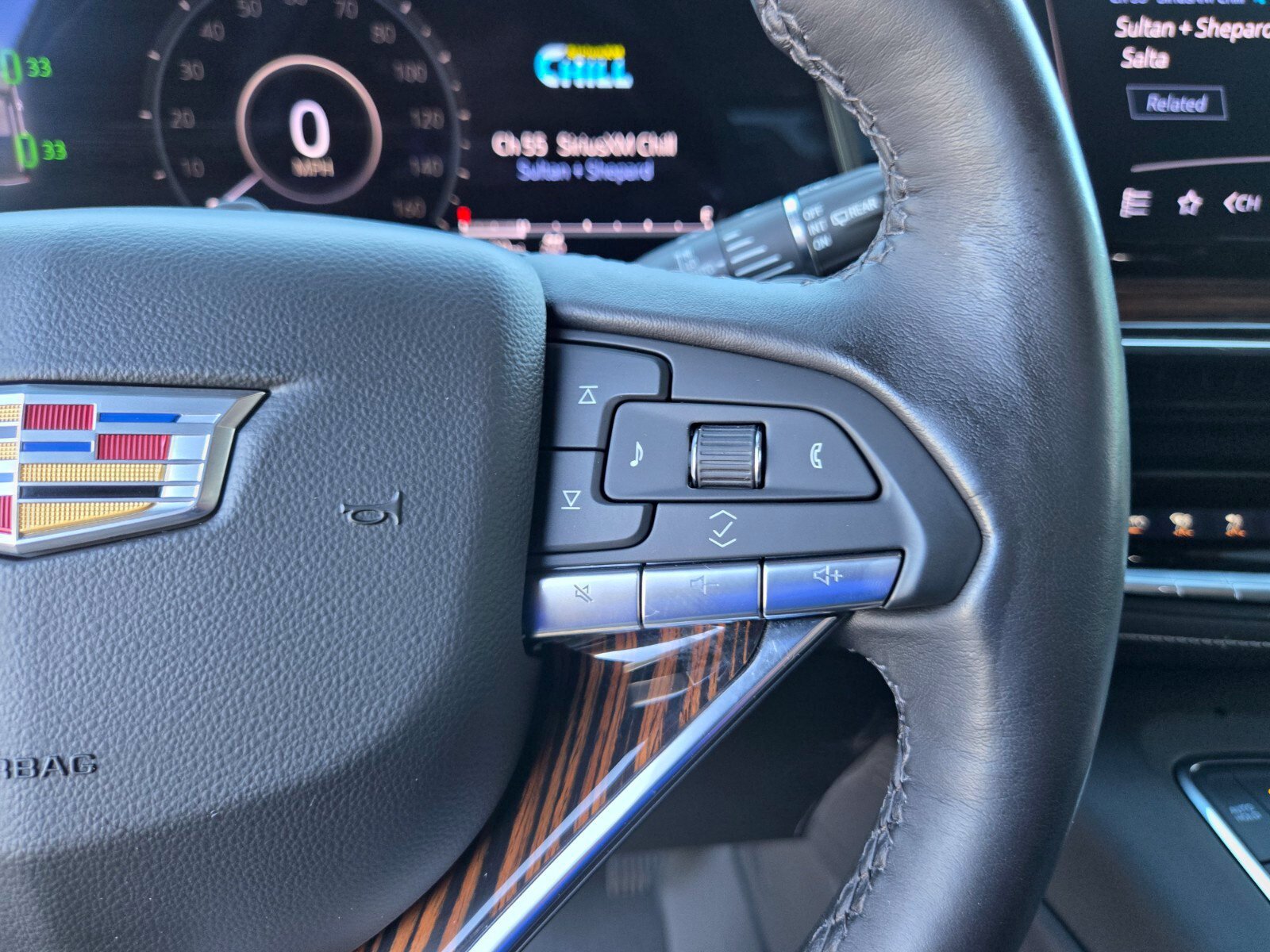 Used 2024 Cadillac Escalade Premium Luxury AWD/4WD image 32