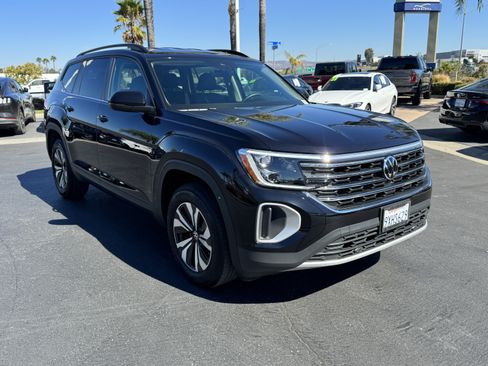 Used 2026 Volkswagen Atlas SE FWD image 2