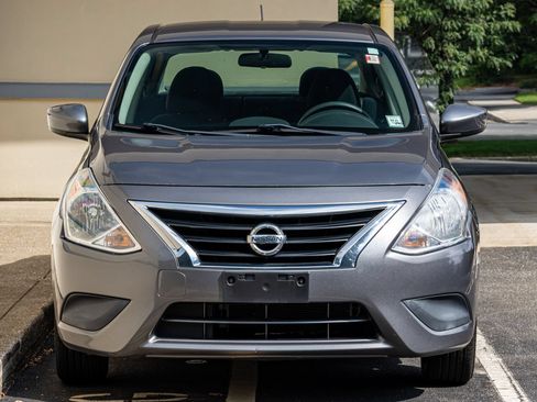 Used 2019 Nissan Versa SV FWD image 3