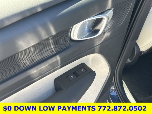 Used 2021 Volvo XC40 T5 Momentum w/ Protection Package Premier image 16