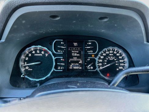 Used 2018 Toyota Tundra SR5 AWD/4WD image 33