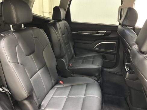Used 2025 Kia Telluride EX w/ EX Captain's Chair Package AWD/4WD image 24