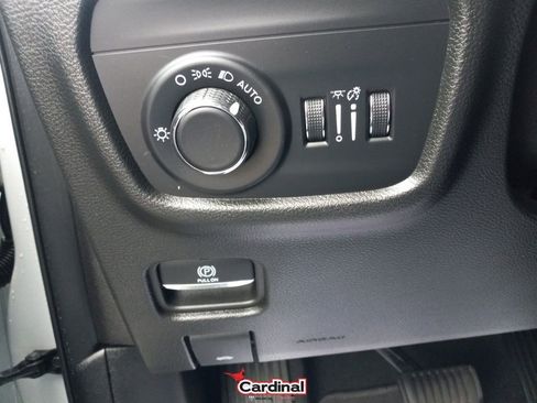 Used 2024 Jeep Grand Cherokee L Laredo image 33