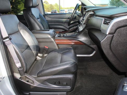 Used 2017 GMC Yukon XL SLT w/ Open Road Package AWD/4WD image 25