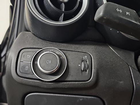 Used 2018 Alfa Romeo Giulia RWD image 24