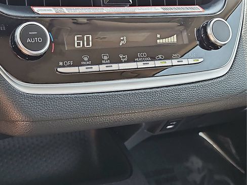 Used 2025 Toyota Corolla LE FWD image 21