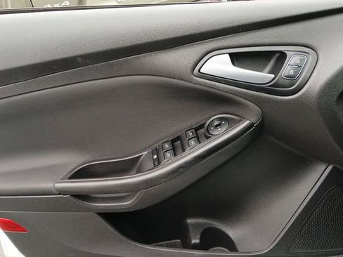 Used 2018 Ford Focus SE image 17