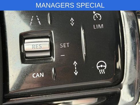 Used 2025 Land Rover Range Rover Velar Dynamic SE AWD/4WD image 23