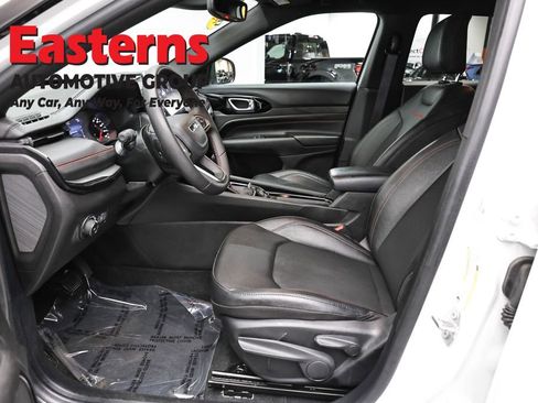 Used 2025 Jeep Compass Trailhawk AWD/4WD image 13