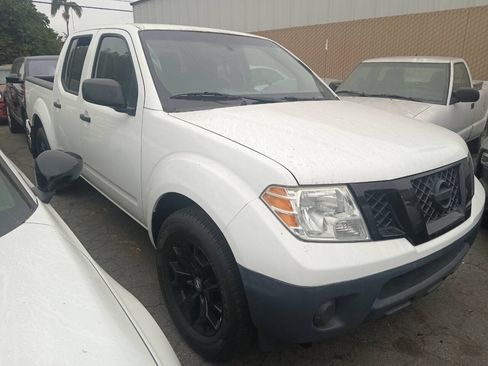 Used 2020 Nissan Frontier SV AWD/4WD image 2