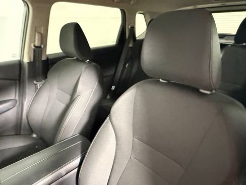 Used 2025 Nissan Rogue S AWD/4WD image 30