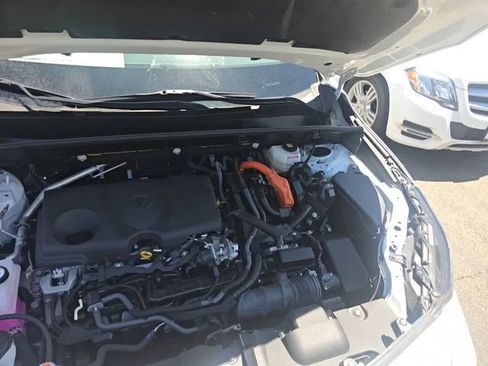 Used 2024 Toyota Venza LE AWD/4WD image 13