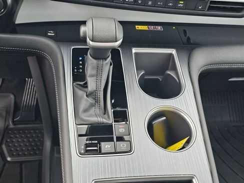 Used 2025 Toyota Sienna XLE image 23