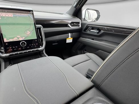 New 2026 GMC Yukon XL Elevation w/ Elevation Premium Package AWD/4WD image 19