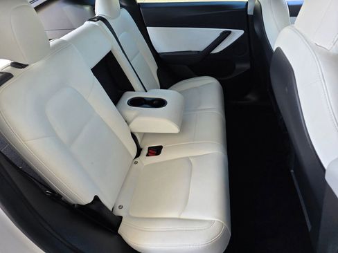 Used 2021 Tesla Model Y Long Range image 32