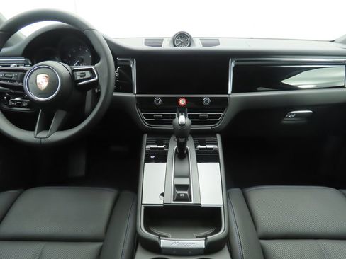 Used 2025 Porsche Macan AWD/4WD image 16