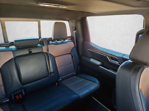 Used 2023 Chevrolet Silverado 1500 High Country w/ High Country Premium Package AWD/4WD image 7