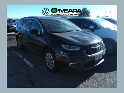 Used 2024 Chrysler Pacifica Select