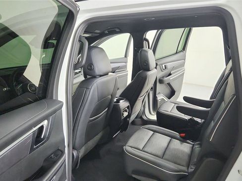 Used 2025 Buick Enclave Sport Touring image 18