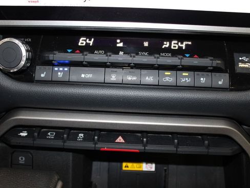 Used 2024 Toyota Tundra Limited AWD/4WD image 45