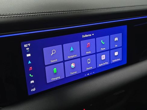 Certified 2025 Porsche Macan Electric RWD image 16