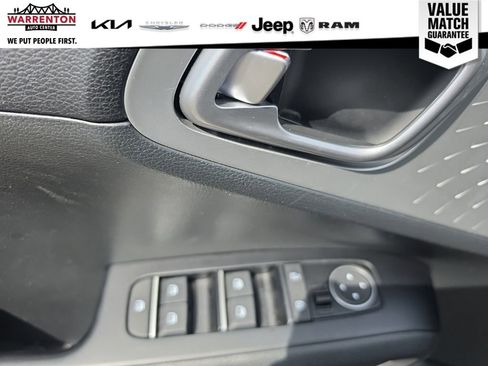 Used 2023 Kia Soul LX w/ LX Technology Package FWD image 10